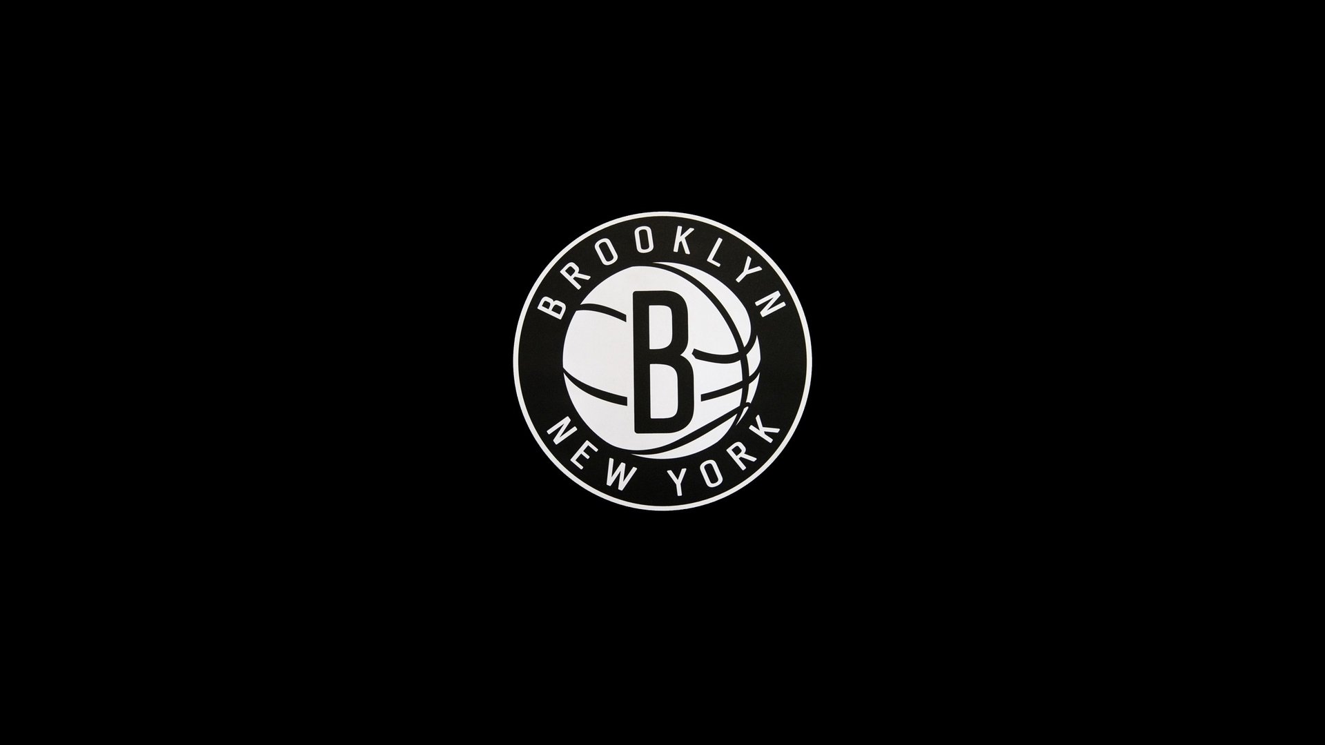 逆流而上，阿尔本如何用一场疯狂超车，改写威廉姆斯与阿斯顿·马丁的赛季叙事